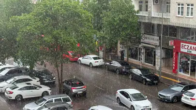 Diyarbakır’da gökyüzü bir anda karardı: Şehir merkezinde hayat felç oldu