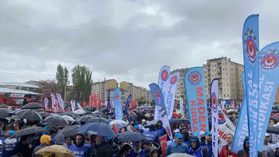 Eskişehir’de sağanak yağışa inat 1 Mayıs coşkusu: Meydanlar işçilerin sesiyle yankılandı
