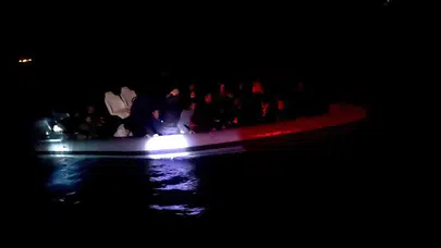 Ege’nin sularında ölümle burun buruna geldiler: Sahil Güvenlik ekipleri zamanla yarıştı