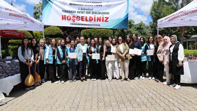 Nazilli’de kız öğrencilerin el emeği göz nuru eserleri görücüye çıktı: Yurt bahçesi sanat merkezine dönüştü