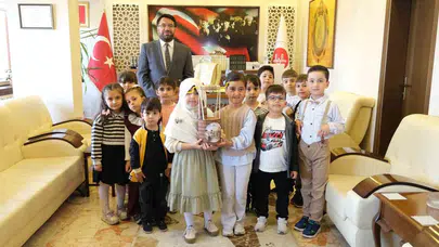 Erzincan’da yürek ısıtan dayanışma: Minik öğrencilerin kumbarasından Afrika’ya hayat suyu
