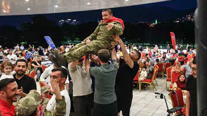 Vatan borcu için üniforma giydiler: Bursa’da duygusal kına gecesi