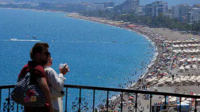Bayram finalini Antalya'da yaptılar: Konyaaltı'nda güneş ve adrenalin zirveye çıktı