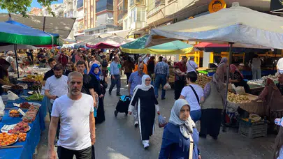 Efeler’de arife mesaisi: Tarihi pazarda bayram bereketi yaşanıyor