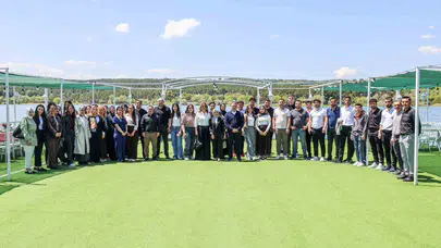 Bilecik'te bayram sofrası: Vali Sözer ve eşinden öğrencilere anlamlı destek