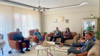 Alaşehir’de bayramın en anlamlı ziyareti: Şehit aileleri unutulmadı
