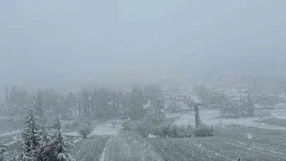 Burdur’da mevsimler şaştı: Mayıs ayında lapa lapa kar sürprizi