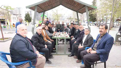 Makamın kapısını kapattı, sokağın nabzını tuttu: Umut Yılmaz’dan mahalle turu