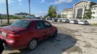 İnegöl'de sabah trafiğinde dehşet: İki araç kafa kafaya çarpıştı, 5 kişi hastanelik oldu