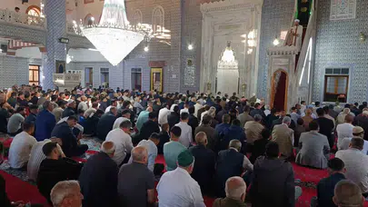 Peygamberler şehri Şanlıurfa’da bayram sabahı: Balıklıgöl’de manevi atmosfer zirveye ulaştı