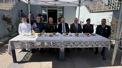 Edremit’te bayram coşkusu: Protokol ve vatandaşlar tek yürek oldu