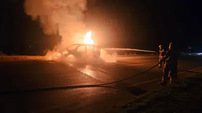 Hatay’da korku dolu anlar: Seyir halindeki araç alev topuna döndü