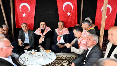 Başkan Uysal'dan Yörük kültürüne övgü: Keşkek dövdü, kadim geleneğin izini sürdü