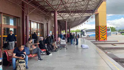 Otogarlarda bayram hareketliliği: Bilet fiyatları sabit kaldı, uzmanlardan 'korsan' uyarısı geldi