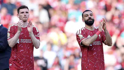 Anfield’da hüzünlü veda: Salah ve Robertson efsane oldukları formaya gözyaşlarıyla veda etti