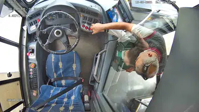 Marketten tek başına ayrılan minik S.K.'nın otobüs macerası mutlu bitti: Şoförün dikkati bir aileyi derin bir acıdan kurtardı