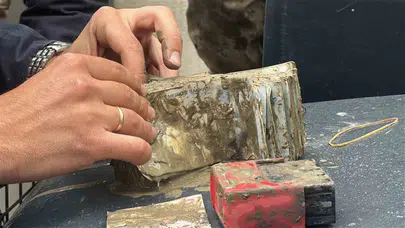 Felaketin ortasında insanlık dersi: Çamurun içinden çıkan 6 bin lirayı sahibine ulaştırmak için seferber oldular