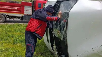 Van-Bitlis yolunda yağmur kabusu: Minibüs devrildi, can pazarı yaşandı