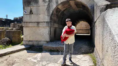 Tarihin tozlu sayfalarında tulumun büyüsü: 8 yaşındaki Ahmet'in antik kent hayali