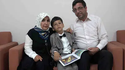 Küçük kalplerden büyük başarı: 6 yaşındaki Ali Rıza ilk kitabını imzaladı