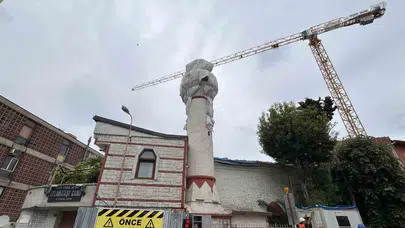 Tarihi doku yerle bir oldu: 400 yıllık caminin minaresi inşaat kazasına kurban gitti