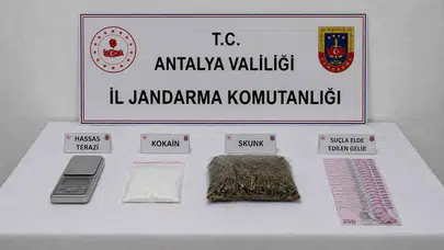 Döşemealtı’nda zehir tacirlerine jandarma darbesi: Evinden uyuşturucu deposu çıktı