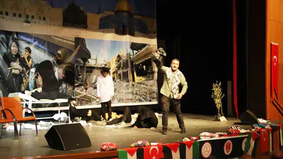 Kahta’da sahne Gazze için kuruldu: Yürekleri dağlayan performans gözyaşlarına boğdu