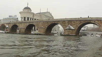 Üsküp’ün kalbinde tarihi dokunuş: Osmanlı mirası Taş Köprü yeniden ışıldayacak