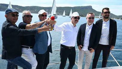 Mavi sularda heyecan dorukta: 150 yelkenci Kemer’den Antalya’ya dümen kırdı