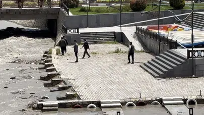 Başkanın örnek davranışı: Yeşilırmak'taki kirliliğe bizzat müdahale etti
