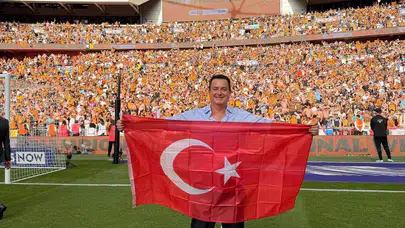 İngilizlerin gönlünde taht kurdu: Hull City meydanında Türk bayrağı rüzgarı