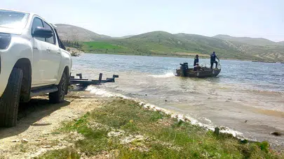 Afyonkarahisar’da sulara kurulan yasa dışı tuzaklar tek tek toplanıyor: Ekiplerden kaçak avcılara geçit yok