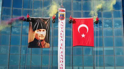 Antalya semalarında 19 Mayıs coşkusu: JAK timlerinden nefes kesen gösteri