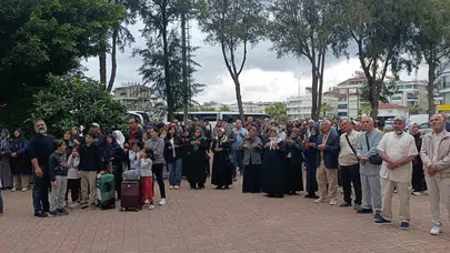 Manavgat’ta kutsal yolculuk heyecanı: 52 hacı adayı dualarla uğurlandı