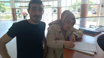 Otobüs beklerken servetini bankta unuttu: Polis ekiplerinin dikkati hayatını değiştirdi