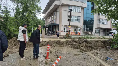 Bartın'da hayatı durma noktasına getiren sağanak: Sağlık ocağı sular altında kaldı