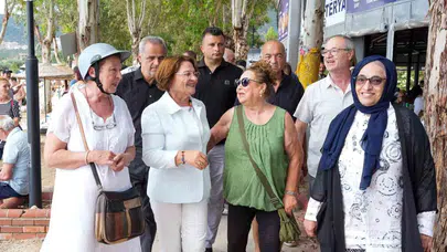 Akbük’te bayram coşkusu: Başkan Gençay hemşehrileriyle kucaklaştı