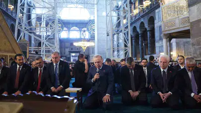 Ayasofya'da bayram coşkusu: Erdoğan'dan İstanbullulara özel mesaj