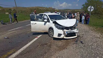Mardin’de ortalık savaş alanına döndü: 5 araç birbirine girdi, yaralılar var