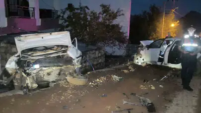 Kahta'da şiddetli çarpışma: Park halindeki araca çarpan otomobildeki 4 kişi hastanelik oldu