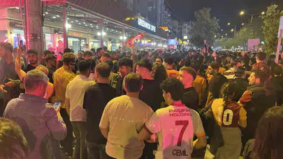Bursa sarı-kırmızıya boyandı: 26. şampiyonluk coşkusu sokaklara taştı