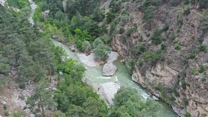 Ceyhan Nehri'nde acı olay: Balık tutarken sulara kapılan 62 yaşındaki adam aranıyor