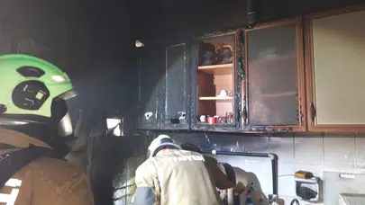 İskenderun'da mutfakta başlayan yangın korkuttu: Ekipler facianın eşiğinden döndürdü