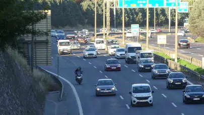 Dönüş yolunda erken hareketlilik: Kocaeli’de İstanbul istikametinde trafik yoğunluğu tırmanıyor