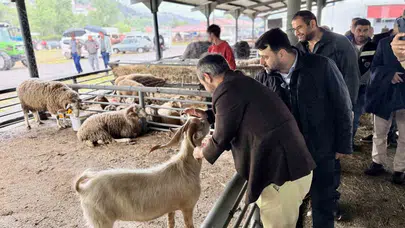 Karabük’te bayram mesaisi: Şahin ve Çetinkaya’dan pazar alanına çıkarma
