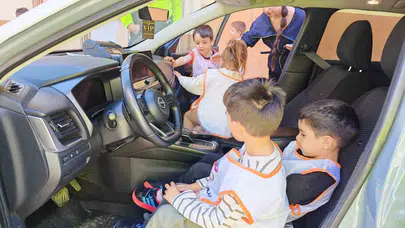 Karacabey’de trafik seferberliği: Miniklerden sürücülere hayat kurtaran uyarılar