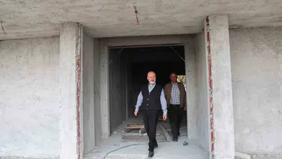 Kayseri’nin hayırseverlik geleneği Kocasinan’da hayat buluyor: Başkan Çolakbayrakdar inşaat alanında incelemelerde bulundu