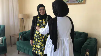 İğne iplikle sevgi dokudular: Meslek liseli gençlerden Anneler Günü’ne özel el emeği sürprizi