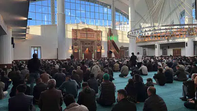Bingöl’de bayram sabahı: Camiler doldu taştı, kardeşlik mesajları verildi