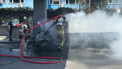 Başkent trafiğinde korku dolu anlar: Seyir halindeki araç alevlere teslim oldu